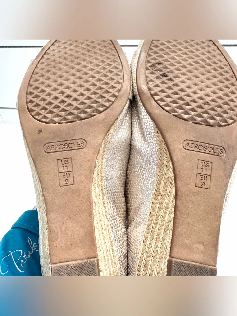 AEROSOLES Ship Deck Gold Snake Peep-Toe Bow wedge size 11